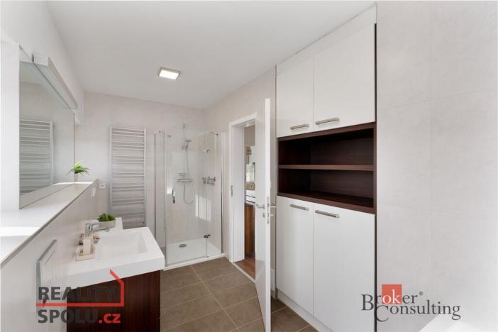 Prodej rodinného domu, Velké Popovice, U Školky, 190 m2