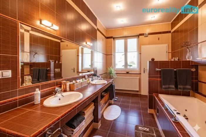 Prodej rodinného domu, Chodová Planá, Pivovarská, 274 m2