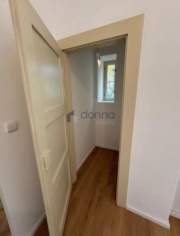 Pronájem bytu 2+kk, Praha, Bulharská, 43 m2