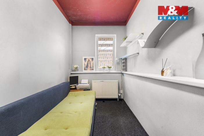 Prodej obchodního prostoru, Krnsko, 700 m2