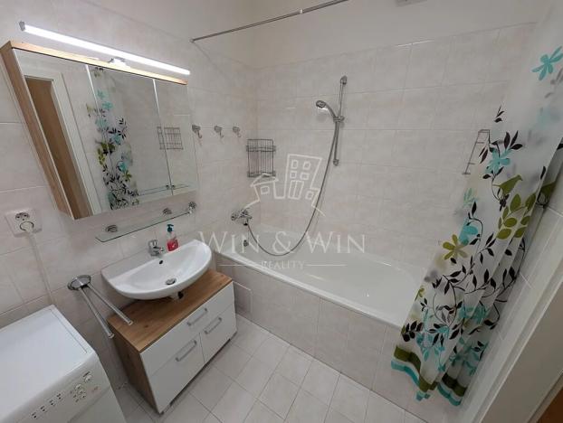 Pronájem bytu 1+kk, Praha - Běchovice, Českobrodská, 83 m2