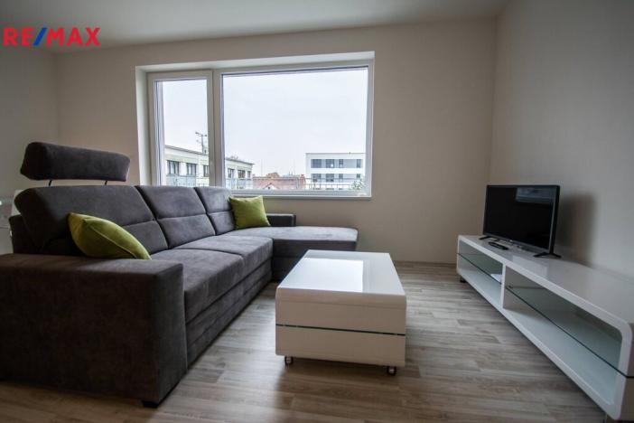 Pronájem bytu 1+kk, Hradec Králové, V Koutech, 37 m2