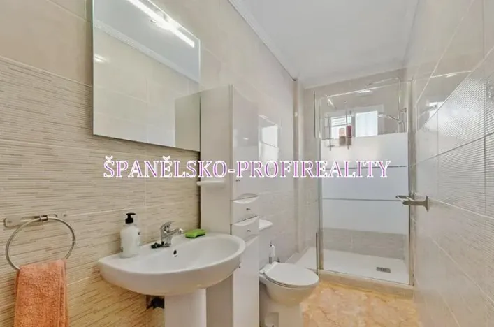 Prodej bytu 3+1, Torrevieja, Španělsko, 75 m2