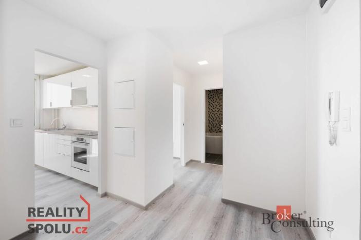 Pronájem bytu 3+1, Praha - Troja, Glowackého, 76 m2