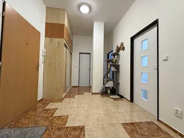 Prodej bytu 2+1, Milovice, Topolová, 66 m2