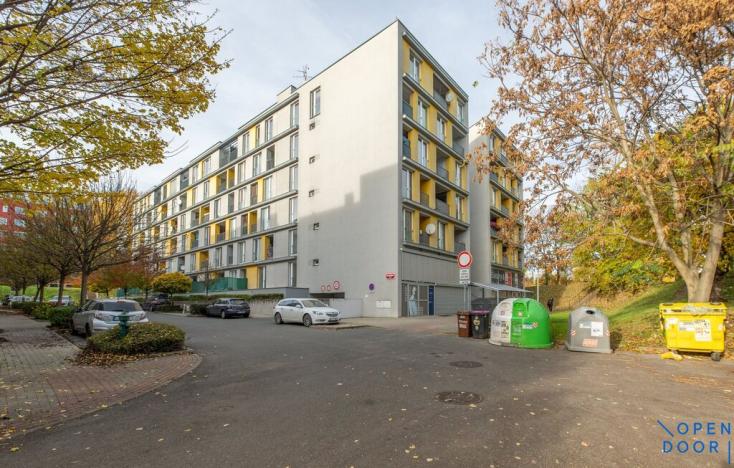 Pronájem bytu 2+kk, Praha, Zubrnická, 56 m2