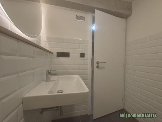 Pronájem bytu 3+kk, Praha - Vysočany, Kolbenova, 66 m2