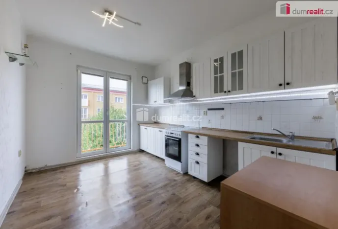 Pronájem bytu 2+1, Ostrov, S. K. Neumanna, 65 m2