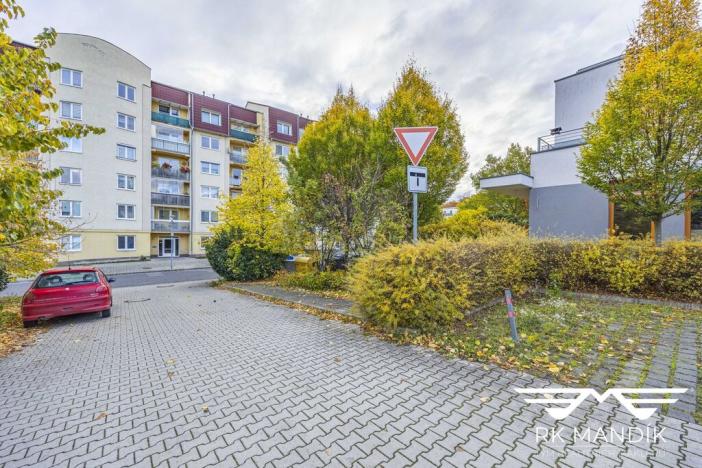 Prodej obchodního prostoru, Odolena Voda, K Cukrovaru, 90 m2