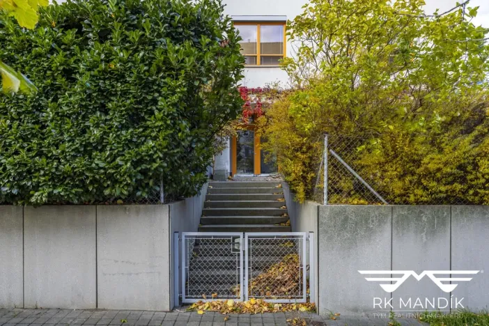 Prodej obchodního prostoru, Odolena Voda, K Cukrovaru, 90 m2