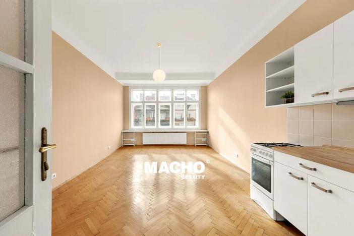 Pronájem bytu 1+kk, Praha - Vinohrady, Hradešínská, 37 m2
