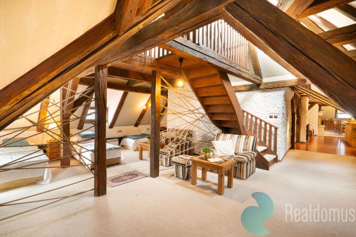 Prodej atypického bytu, Praha, Malostranské náměstí, 270 m2