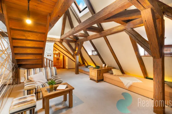 Prodej atypického bytu, Praha, Malostranské náměstí, 270 m2