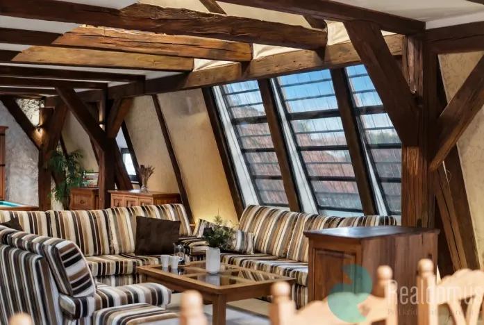 Prodej atypického bytu, Praha, Malostranské náměstí, 270 m2