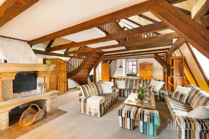 Prodej atypického bytu, Praha, Malostranské náměstí, 270 m2