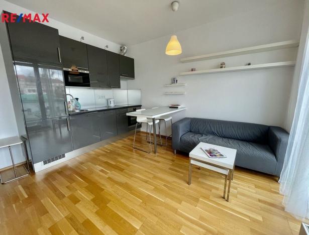 Pronájem bytu 1+kk, Praha - Vinohrady, Korunní, 42 m2