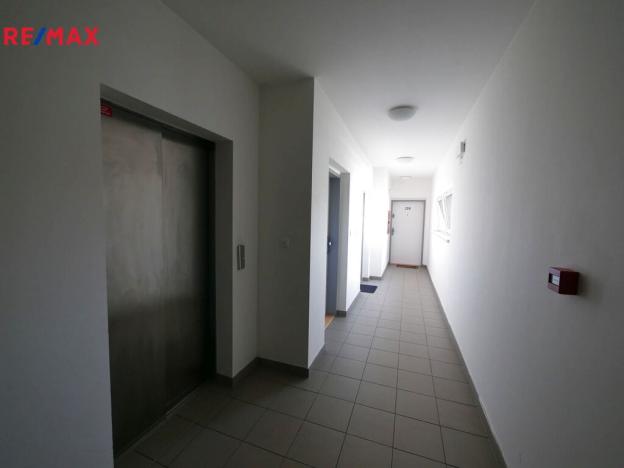 Pronájem bytu 1+kk, Praha - Hostavice, U Hostavického potoka, 43 m2