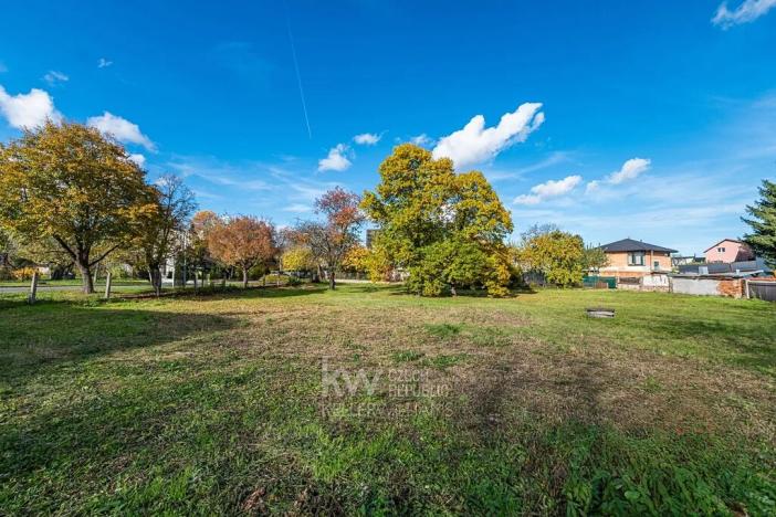 Prodej komerčního pozemku, Praha - Kbely, Toužimská, 985 m2