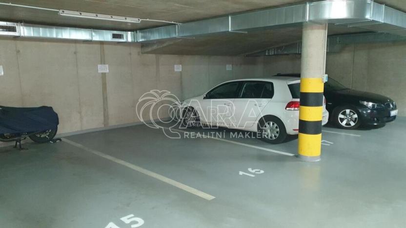 Pronájem garážového stání, Praha - Žižkov, Baranova, 14 m2