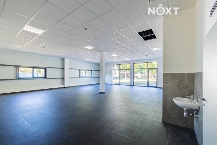 Pronájem skladu, Milovice, 386 m2