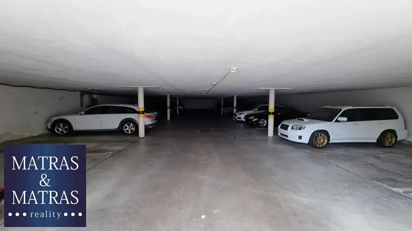 Pronájem garážového stání, Brno, Högrova, 16 m2