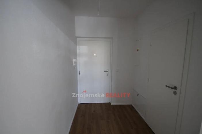 Pronájem bytu 1+kk, Znojmo, Jarošova, 29 m2