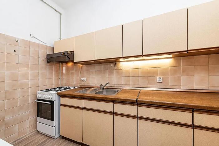 Pronájem bytu 1+1, Praha - Holešovice, Komunardů, 48 m2