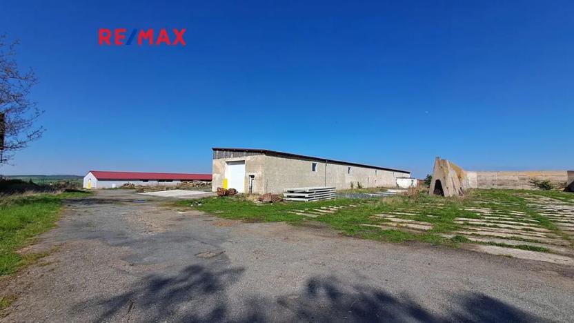 Pronájem výrobních prostor, Dolní Chvatliny, 3690 m2