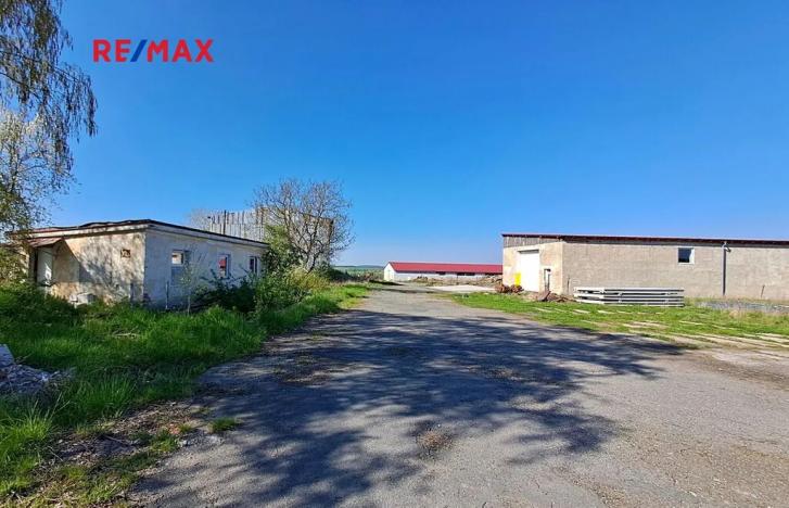 Prodej výrobních prostor, Dolní Chvatliny, 3690 m2