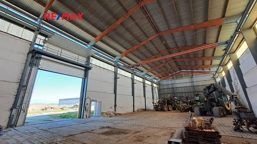 Prodej výrobních prostor, Dolní Chvatliny, 3690 m2