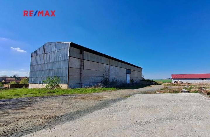 Prodej výrobních prostor, Dolní Chvatliny, 3690 m2