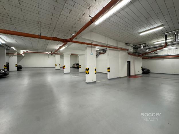 Pronájem garážového stání, Praha - Hostivař, Fojtova, 15 m2