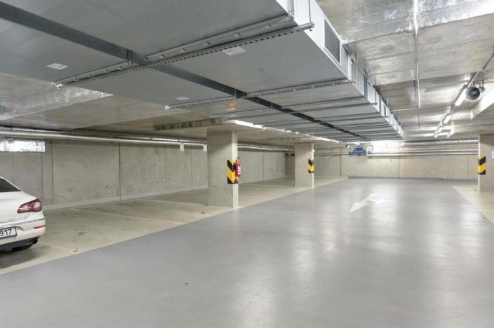 Pronájem garážového stání, Praha, Nekvasilova, 15 m2