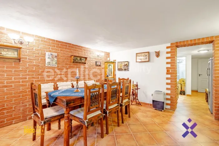 Prodej rodinného domu, Provodov, 234 m2