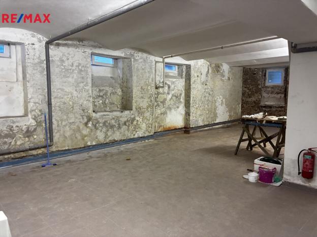 Pronájem skladu, Karlovy Vary, Moravská, 75 m2