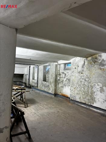 Pronájem skladu, Karlovy Vary, Moravská, 75 m2