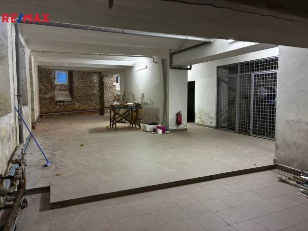 Pronájem skladu, Karlovy Vary, Moravská, 75 m2