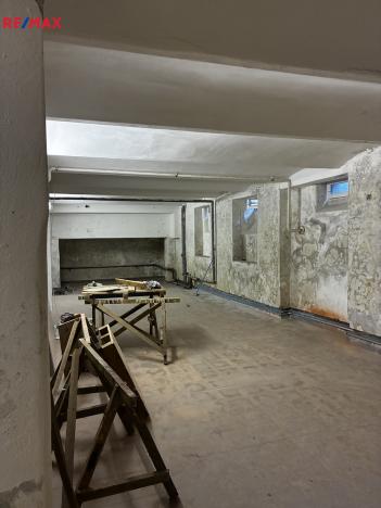 Pronájem skladu, Karlovy Vary, Moravská, 75 m2