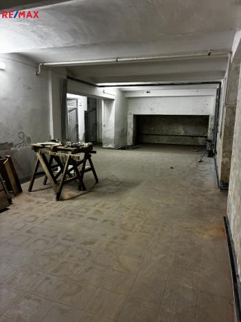 Pronájem skladu, Karlovy Vary, Moravská, 75 m2