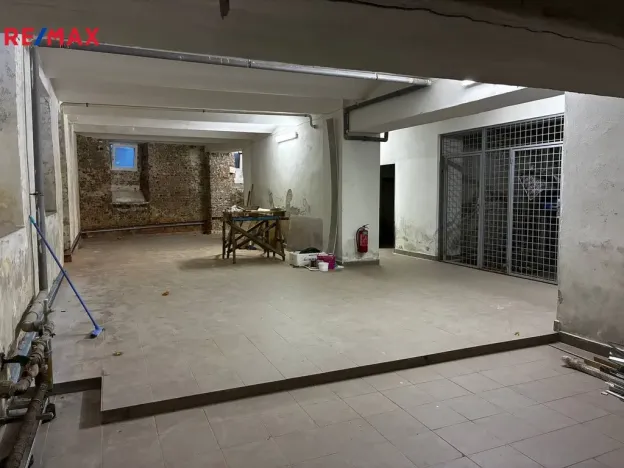 Pronájem skladu, Karlovy Vary, Moravská, 75 m2