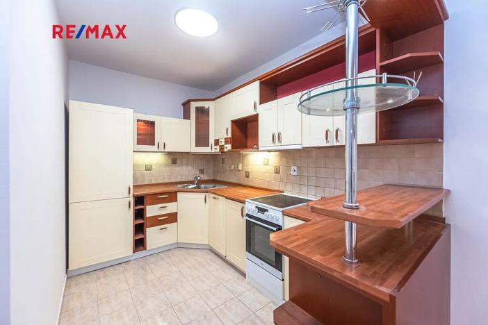 Pronájem bytu 2+kk, Praha - Kbely, Semilská, 69 m2