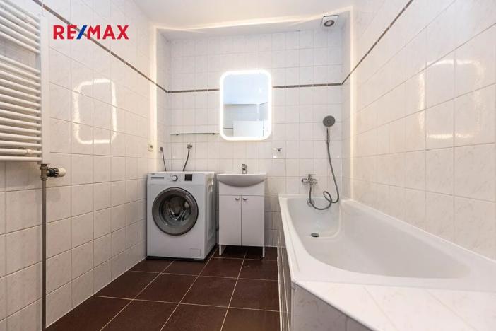 Pronájem bytu 2+kk, Praha - Kbely, Semilská, 69 m2