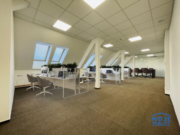 Pronájem kanceláře, Plzeň - Jižní Předměstí, náměstí T. G. Masaryka, 365 m2