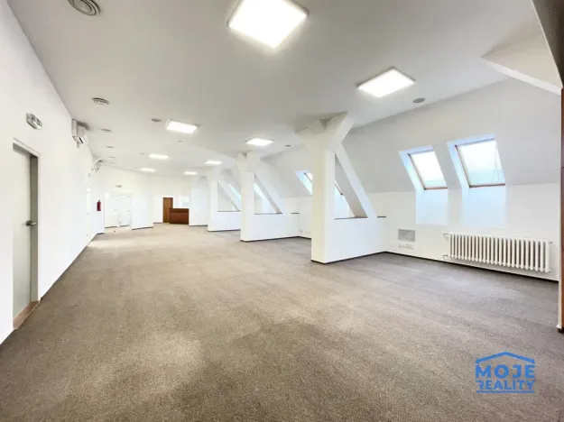 Pronájem kanceláře, Plzeň - Jižní Předměstí, náměstí T. G. Masaryka, 365 m2