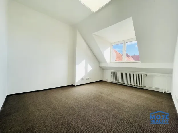 Pronájem kanceláře, Plzeň - Jižní Předměstí, náměstí T. G. Masaryka, 365 m2