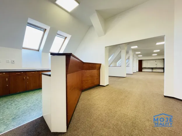 Pronájem kanceláře, Plzeň - Jižní Předměstí, náměstí T. G. Masaryka, 365 m2