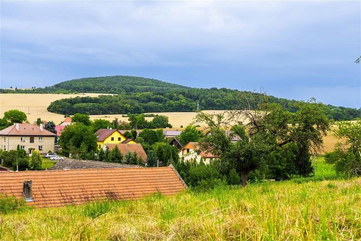 Prodej pozemku, Měňany, 1643 m2