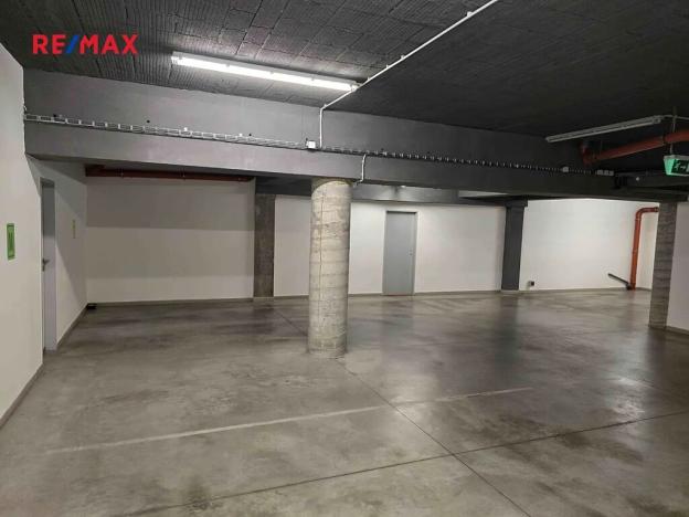 Pronájem garážového stání, Kolín, Antonína Dvořáka, 4 m2