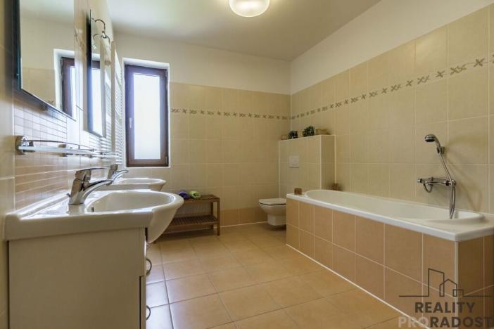 Pronájem rodinného domu, Ostrava, U Váhy, 296 m2