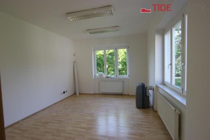 Pronájem kanceláře, Praha - Střešovice, náměstí Před bateriemi, 150 m2